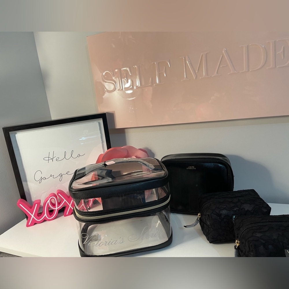 VICTORIAS SECRET 4 piece makeup travel bag set